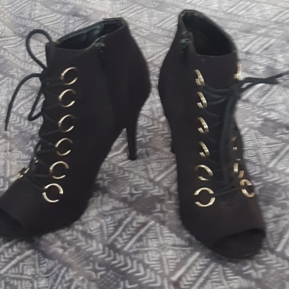 Candies womens night on the town boots in 6.5 med